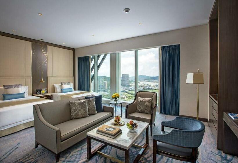 سوئیت پریمیوم, Studio City