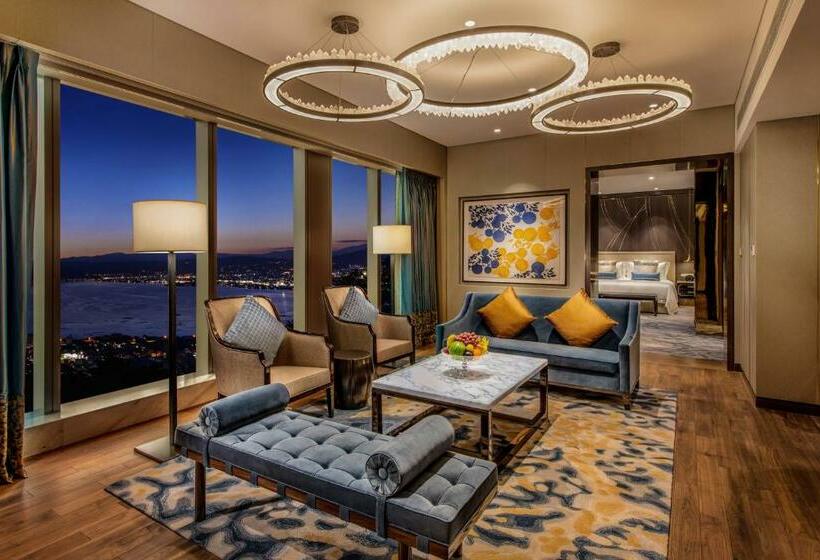 سوییت اجرایی, Studio City