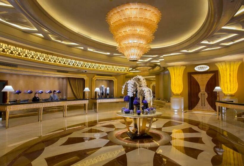 سوییت اجرایی, Studio City