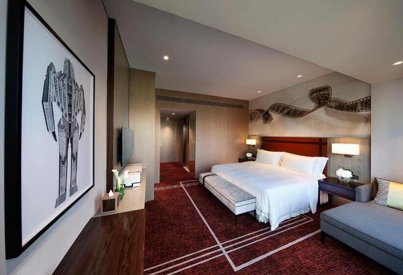 استودیو استاندارد با تخت کینگ, Studio City