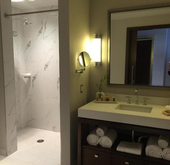 غرفة ديلوكس لذوى الاحتياجات الخاصة, Parkwest Bicycle Casino