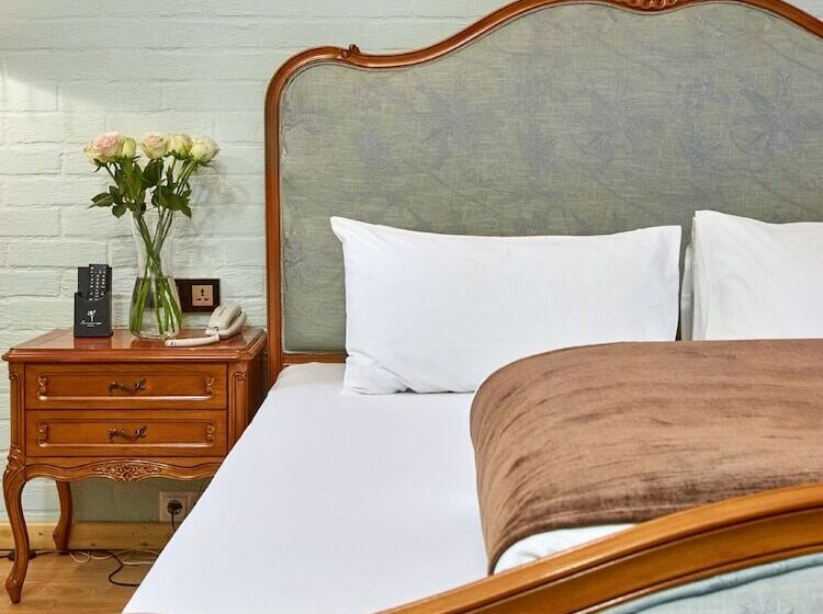 اتاق سوپریور, Vremena Goda