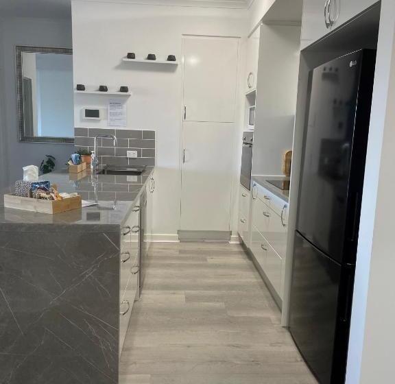 דירת חדר, Signature Waterfront Apartments