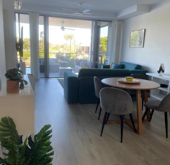 דירת חדר, Signature Waterfront Apartments