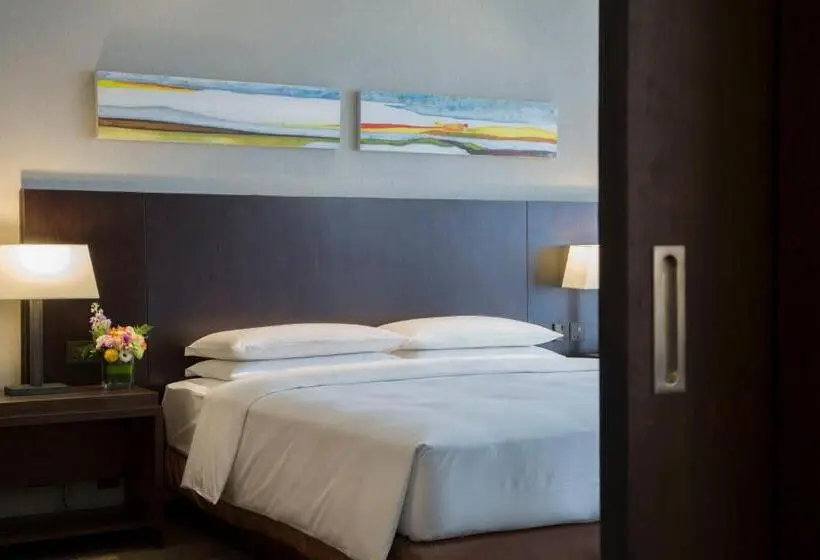 キングサイズベッドのスイートルーム, Hyatt Place Shanghai New Hongqiao