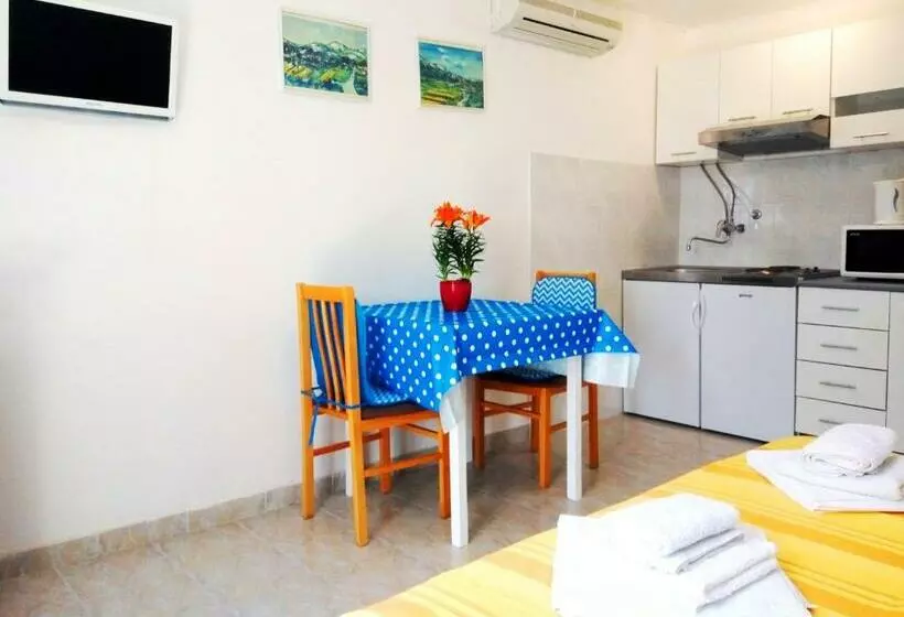 استودیو استاندارد با تراس, Apartments Kate