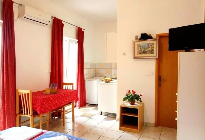 استودیوی استاندارد, Apartments Kate