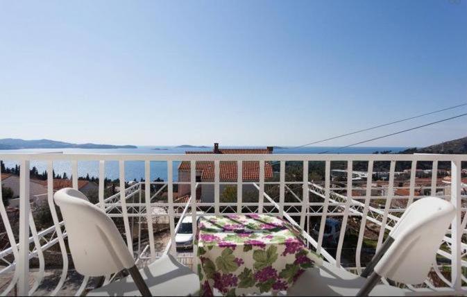 סטודיו משפחתי, Apartments Kate