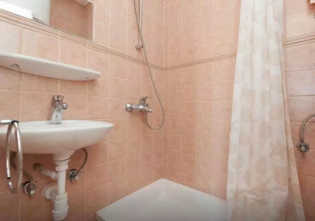 اتاق خانوادگی, Apartments Kate