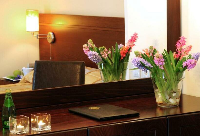 Трехместный Номер Deluxe, Flisvos Hotel Nafpaktos