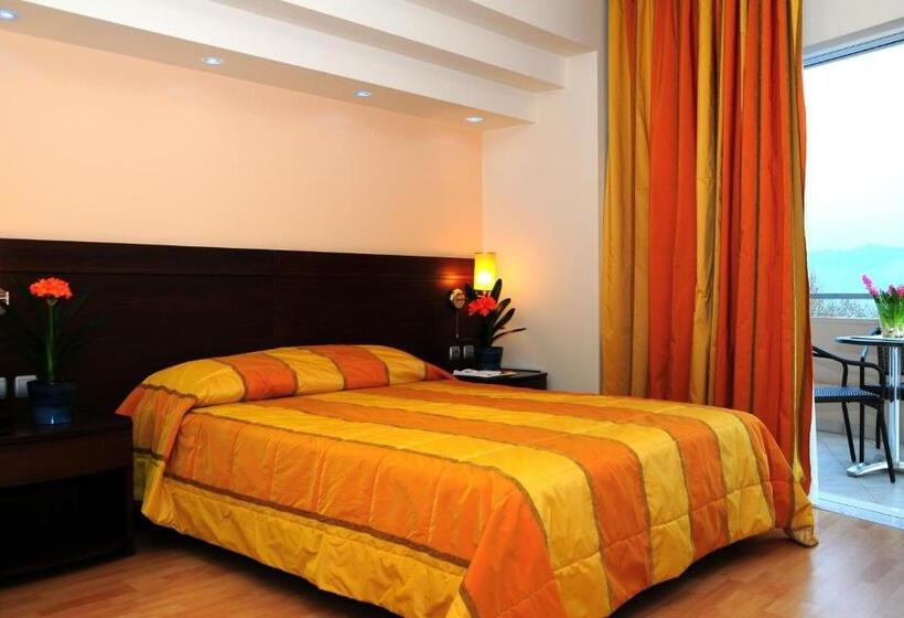 带海景的复工套房, Flisvos Hotel Nafpaktos