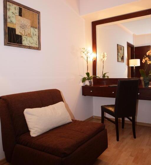 带海景的复工套房, Flisvos Hotel Nafpaktos