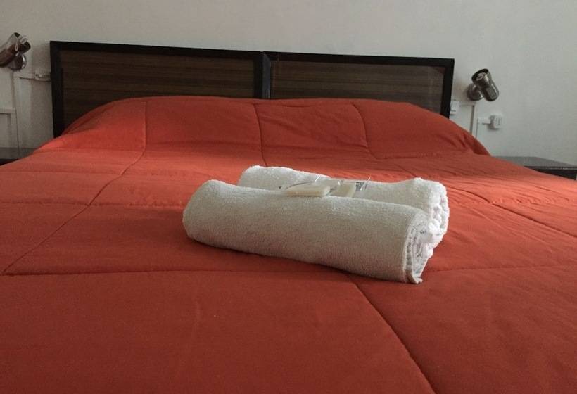 חדר סטנדרט לשלושה, Claridge