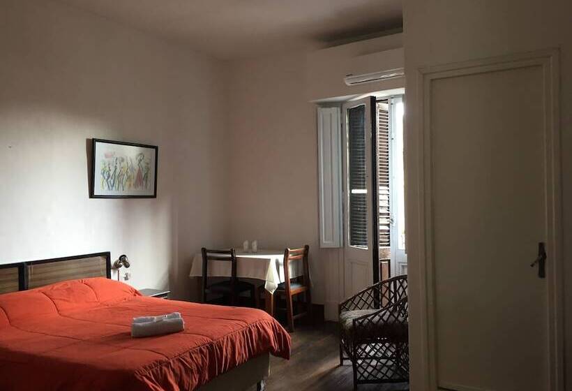 חדר סטנדרט לשלושה, Claridge