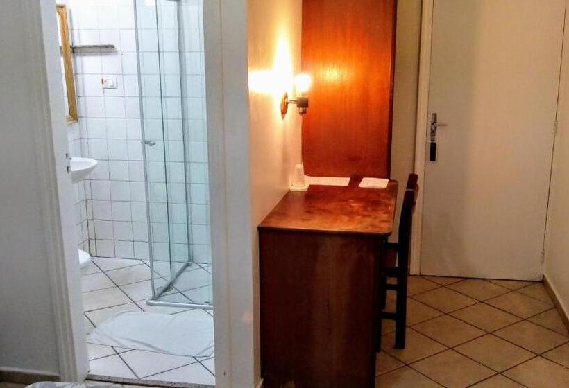 Háromágyas Standard Szoba, Colina Park