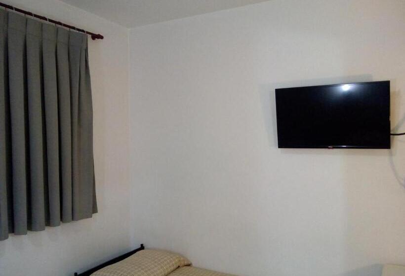 Háromágyas Standard Szoba, Colina Park