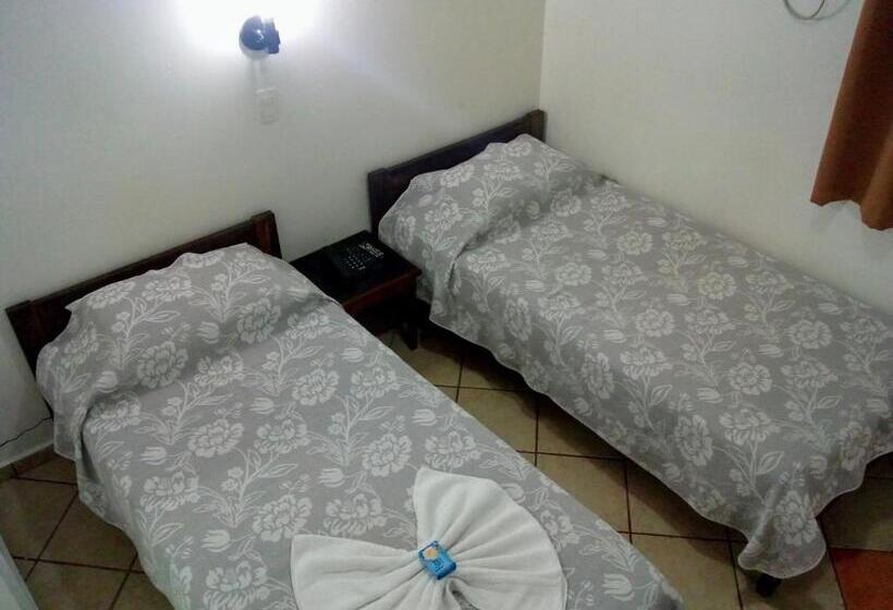 Standard Egyágyas Szoba, Colina Park