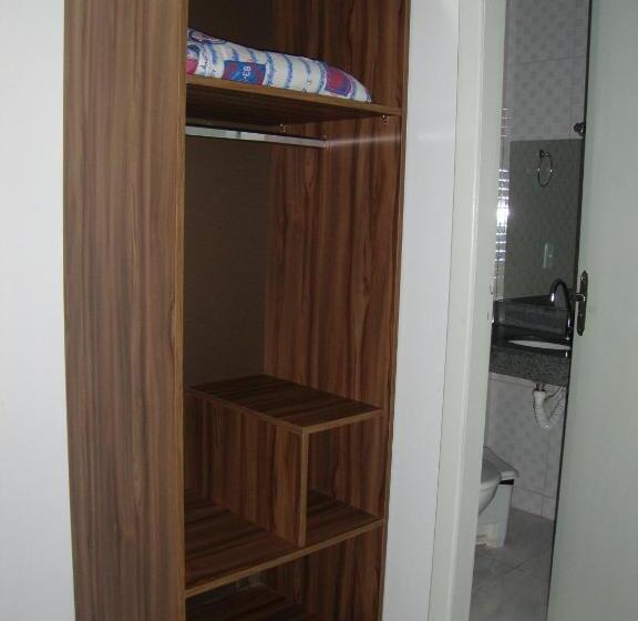 غرفة قياسية فردية, D Arc