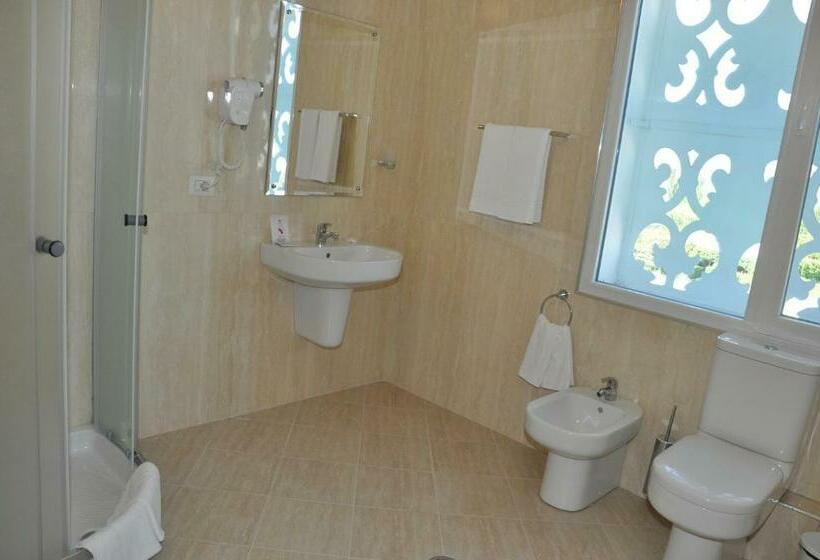 غرفة قياسية, Grand White City