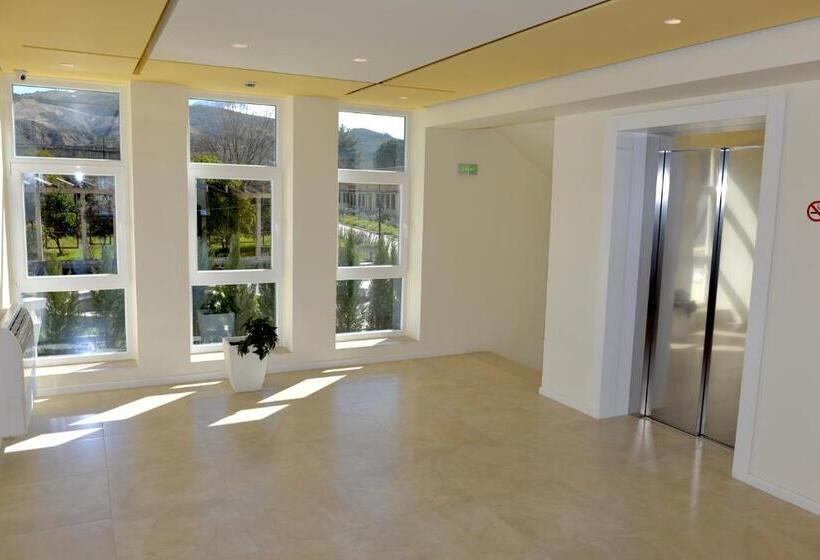 غرفة قياسية, Grand White City