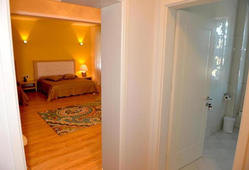 جناح سوبيريور, Grand White City