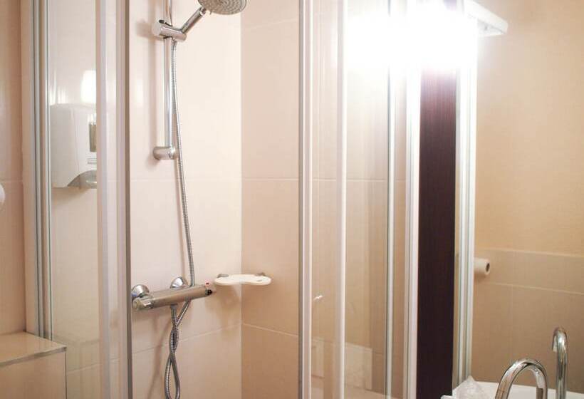 Трехместный Номер Базовый, Inn Design Resto Novo Le Mans