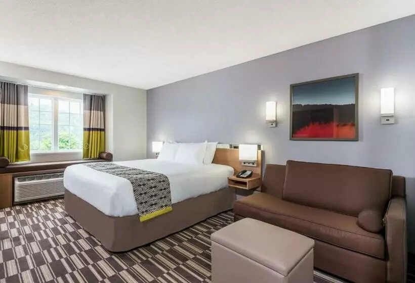 キングサイズベッドのスイートルーム, Microtel Inn & Suites By Wyndham New Martinsville