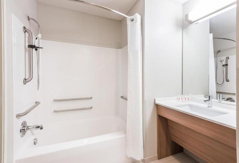Номер Стандарт Адаптированный для Инвалидов, Microtel Inn & Suites By Wyndham New Martinsville