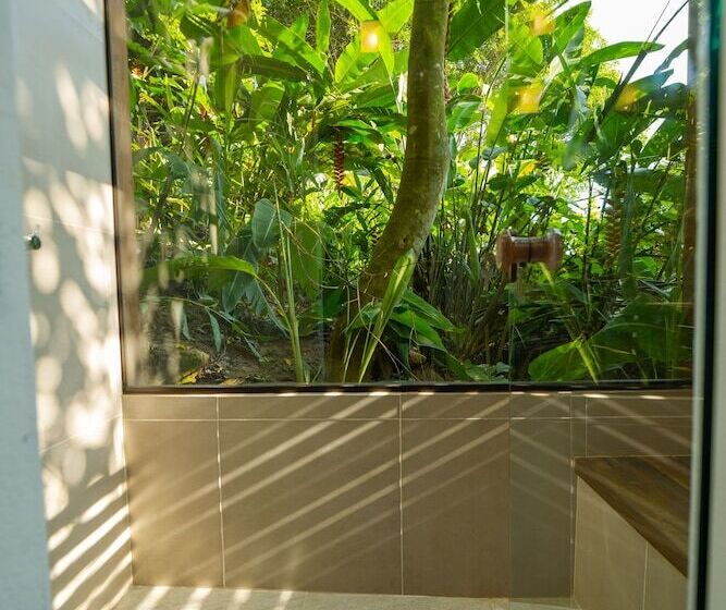 Хижина, Casa Luz