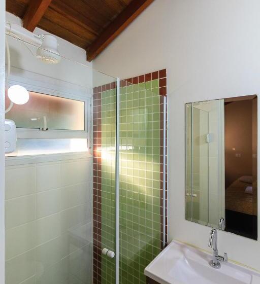 اتاق لوکس سه تخته, Guaruja Hostel