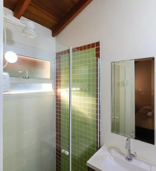 Deluxe Kolmen Hengen Huone, Guaruja Hostel