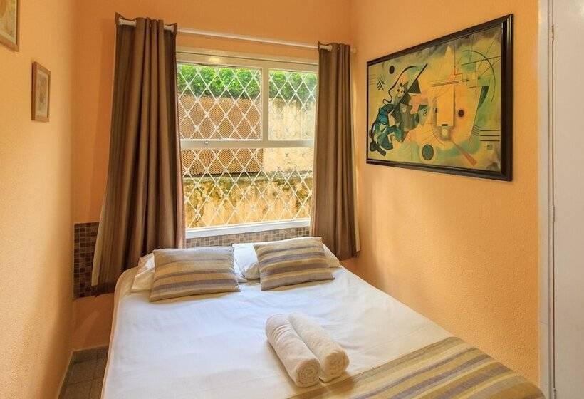 اتاق استاندارد یک نفره, Guaruja Hostel