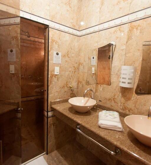 جناح مزود بجاكوزى, Arlen