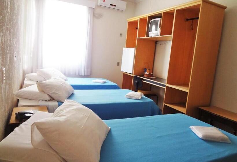 חדר סטנדרט לשלושה, Casablanca