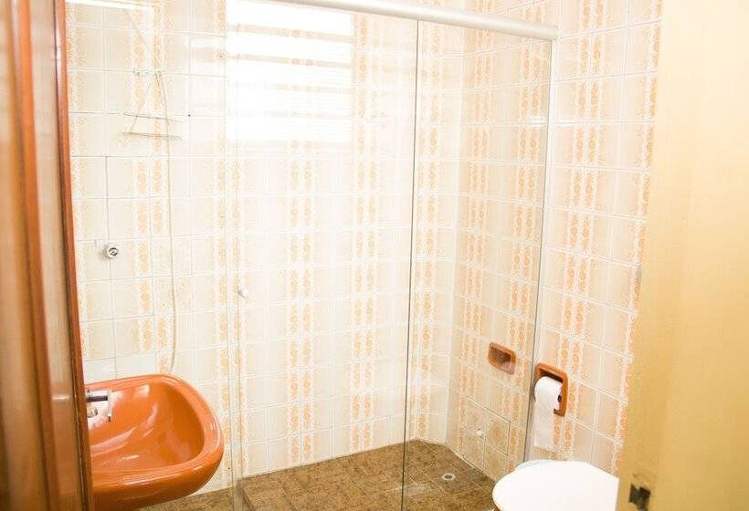 اتاق استاندارد سه نفره, Casablanca