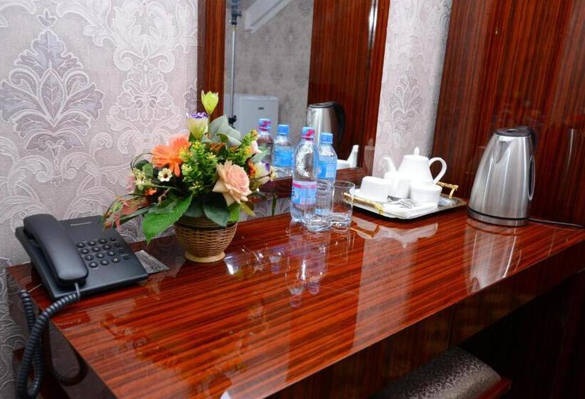 سوییت سوپریور, City Line Boutique