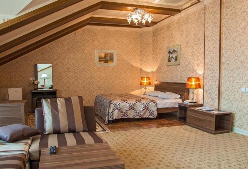 سوییت جونیور با بالکن, City Line Boutique