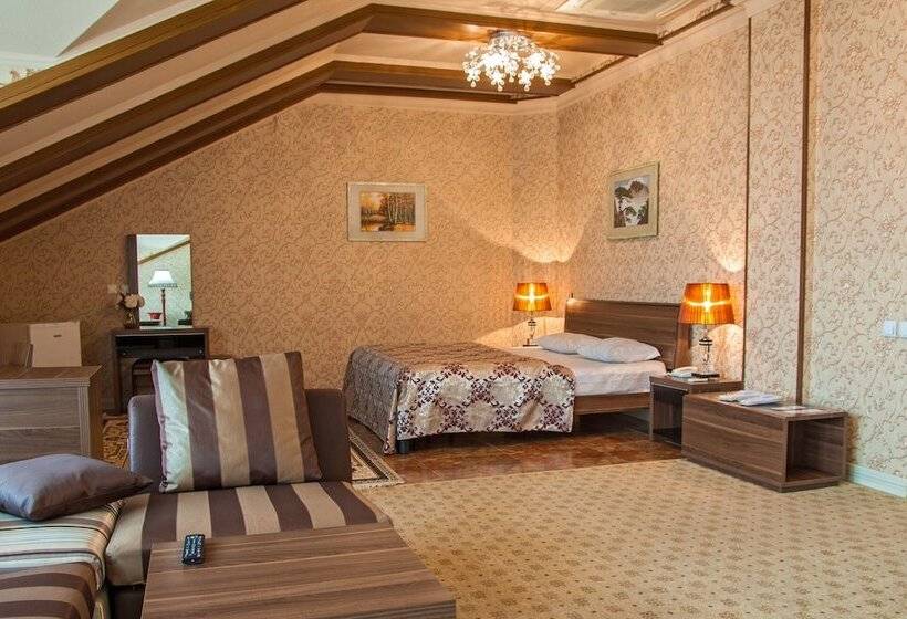 سوییت جونیور با بالکن, City Line Boutique