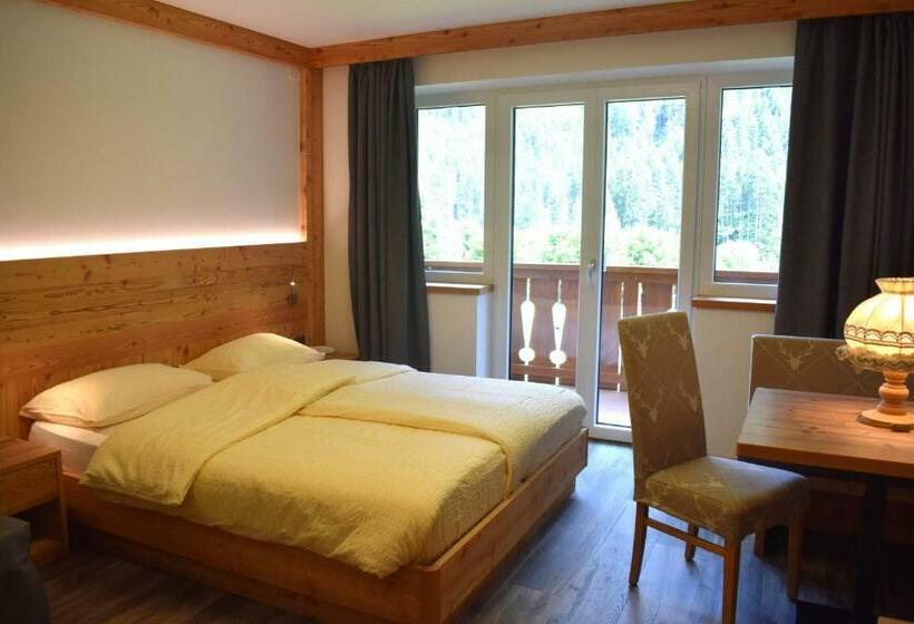 חדר דלוקס, Crepes De Sela