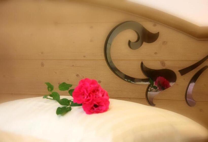 חדר דלוקס לשלושה, Crepes De Sela