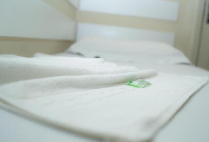 غرفة إقتصادية فردية, Curitibano