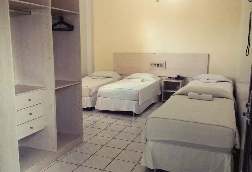 Chambre Quadruple Standard, Danúbio