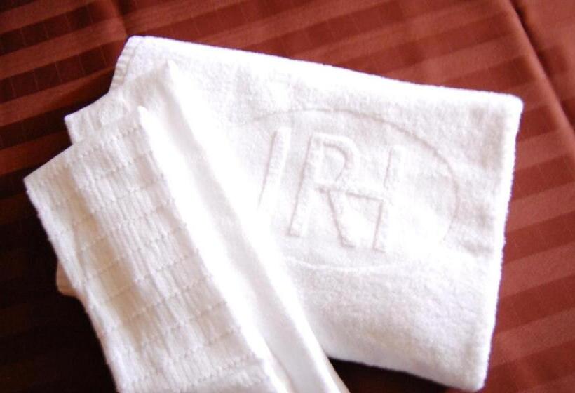 غرفة قياسية ثلاثية, Izumo Royal