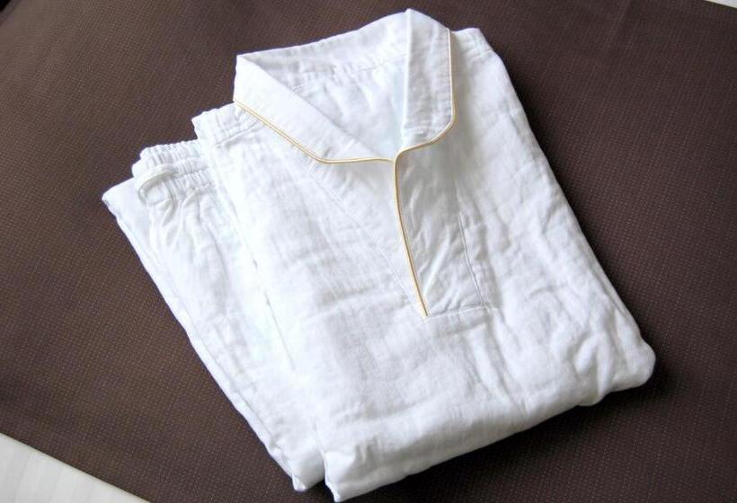 غرفة قياسية ثلاثية, Izumo Royal