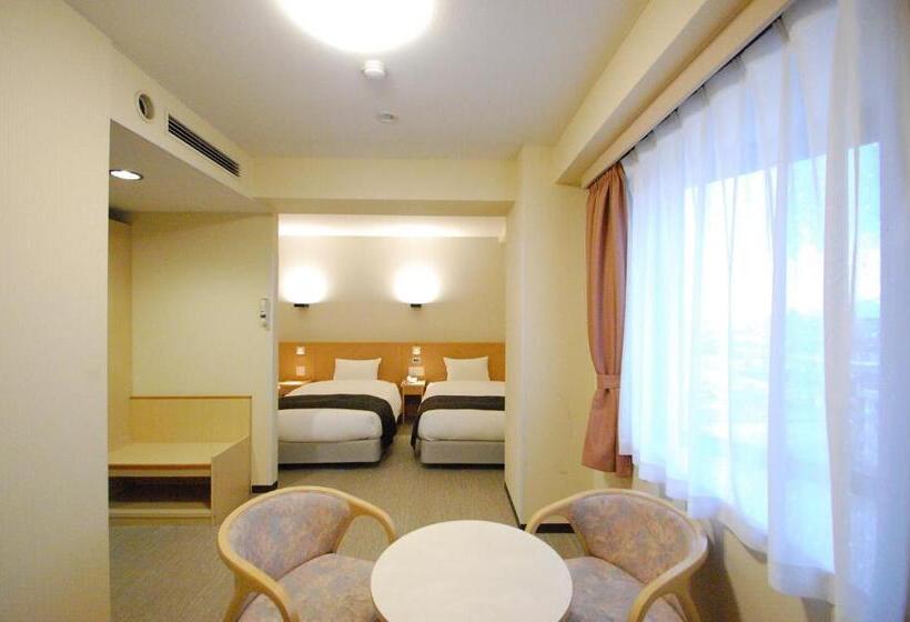 غرفة قياسية ثلاثية, Izumo Royal