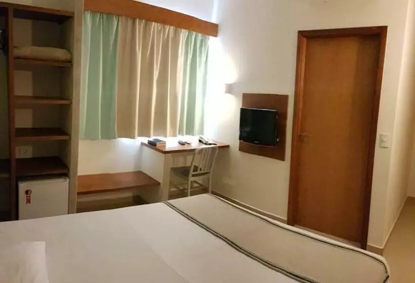 ダブルベッドスタンダードルーム, Meu Hotel Garça