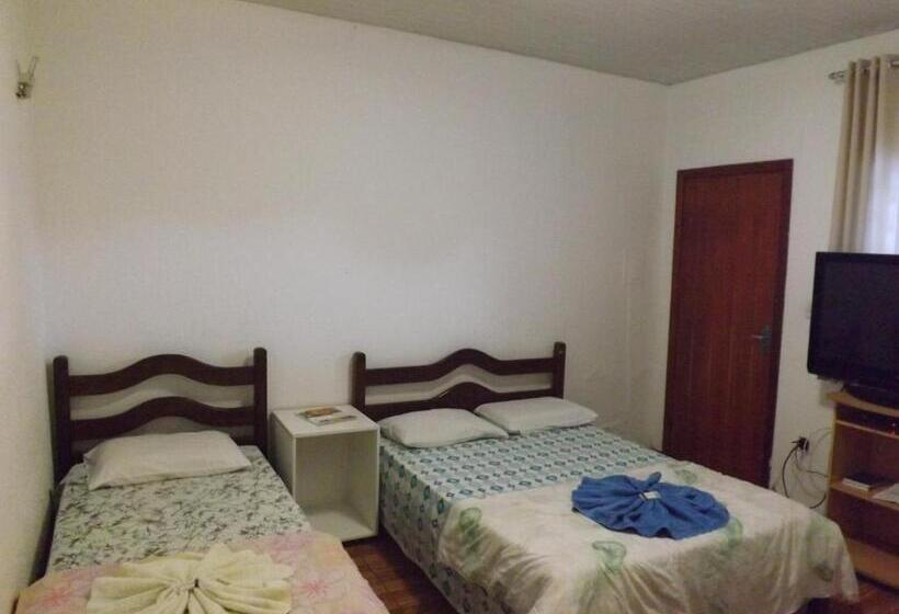 חדר קלאסי לשלושה, Nuar