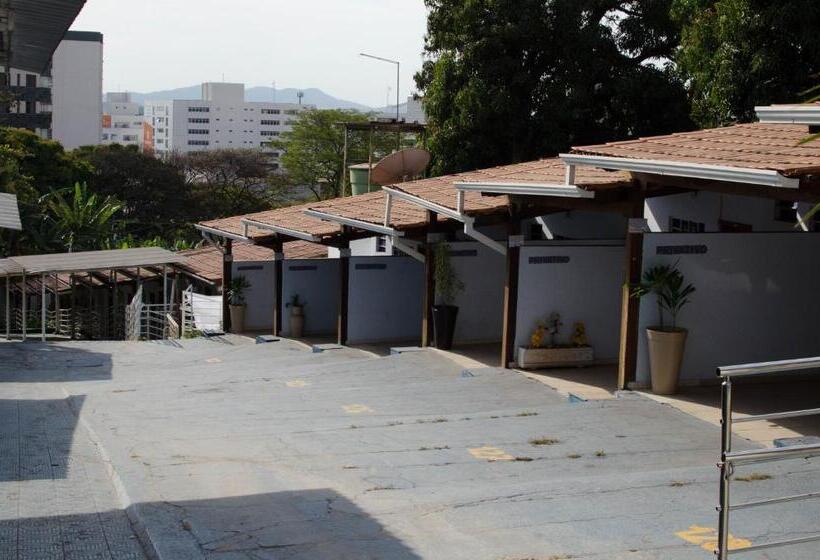 חדר קלאסי לשלושה, Nuar