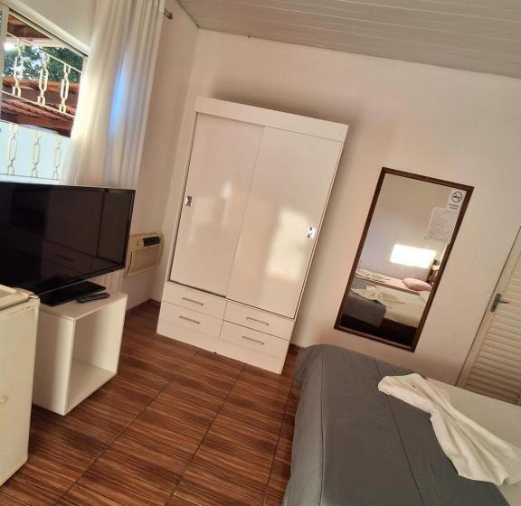 חדר קלאסי לשלושה, Nuar