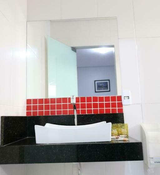 חדר משפחתי, Paris